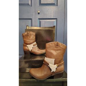 NWT B Makowsky Women's Hudson Cognac Leather Removable Harness Boots Size 8.5
